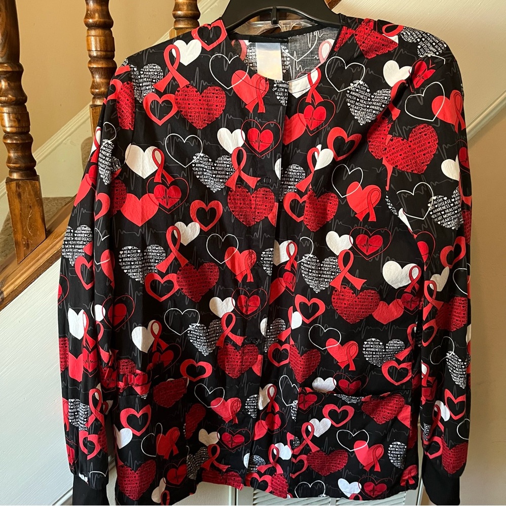 Cherokee Heart Print Scrub Top Set